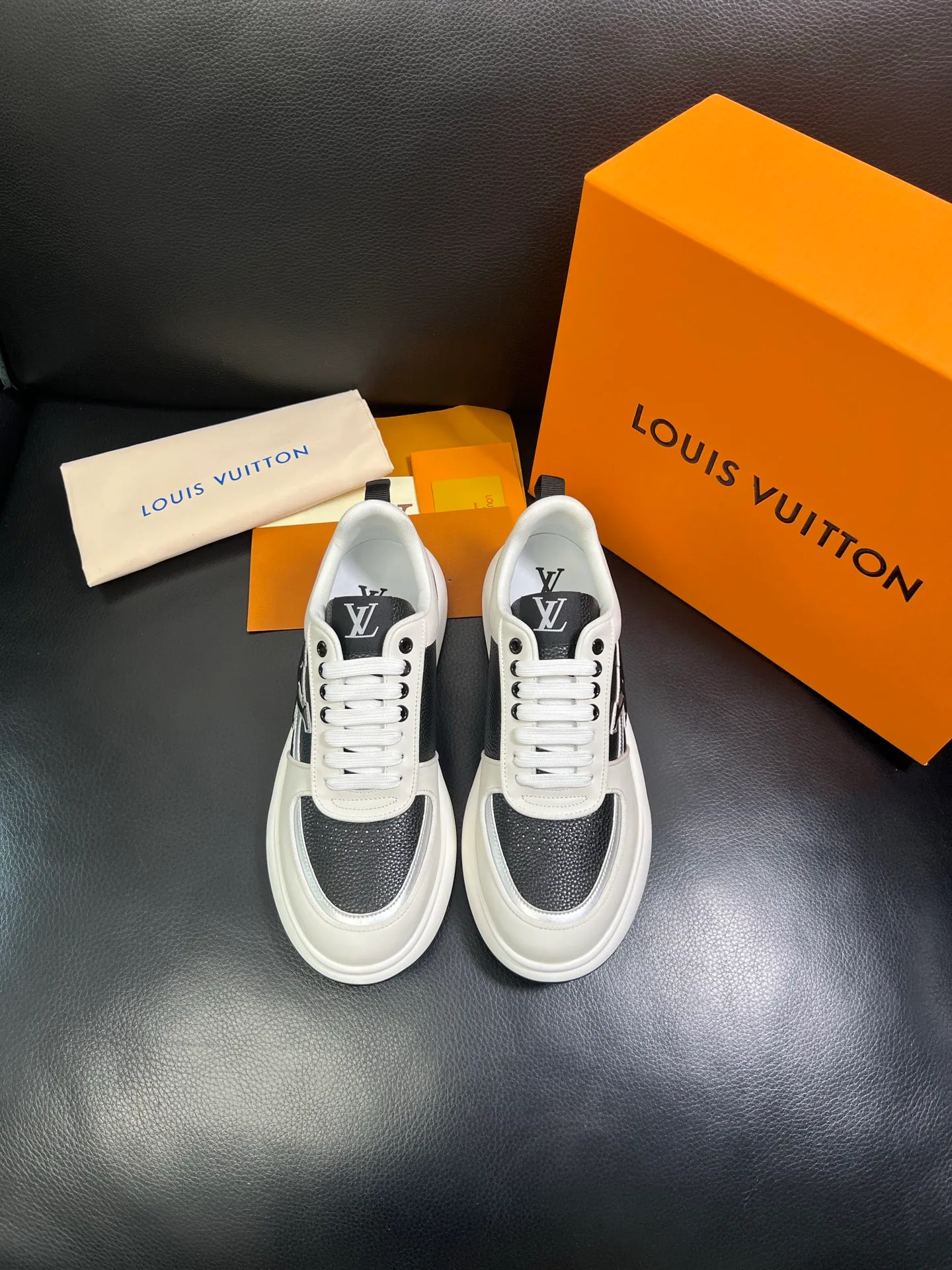 Men's shoes💰800 Lv 🔍Top purchasing agent🇮🇹 Louis Vuitton, the sports sneaker counter is synchronized, the uppers are imported from Italy, high-quality splicing colorful and complex crafts, the imported mesh padding is soft and comfortable, soles: original soles specially provided by the original factory, T men's men's shoes 💰U exclusive movable molded soles are super comfortable, original factory and single goods, 🔍🔍high quality, you can enter and exit the counter at will, welcome to compare, code number 38-44 (customized 45) 85871